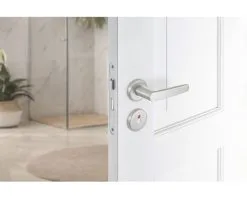 AXA Deurkruk Paar Curve Klik Met Kruk Curve Op Rozet Met WC-/badkamersluiting Aluminium F1 -Sloten Doorlock Shop DV 8 10602661 04 4c DE 20221005104757 1