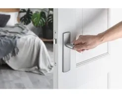 AXA Loopslot 7155 Wit Met Beslag (deurbeslag Curve Klik Met Kruk Curve Op Blindschild Aluminium F1) -Sloten Doorlock Shop DV 8 10603159 02 4c DE 20221005121658